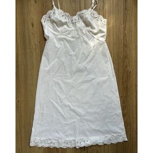VANITY FAIR WHITE LACE TRIM On Bodice NYLON FULL SLIP  SZ 36 Large Adjustable